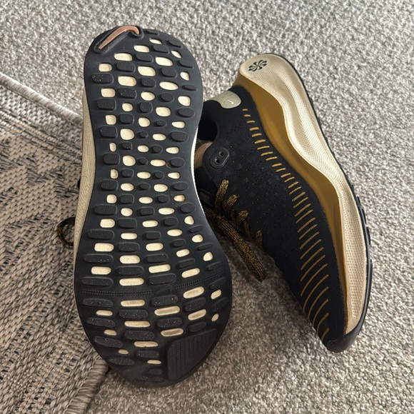 EXCELLENT NIKE REACT INFINITY RUN 4 women’s 8.5 - Picture 4 of 6